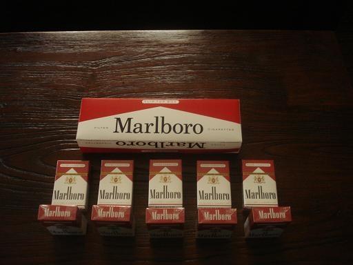 Marlboro Red und Marlboro light Zigaretten Posten