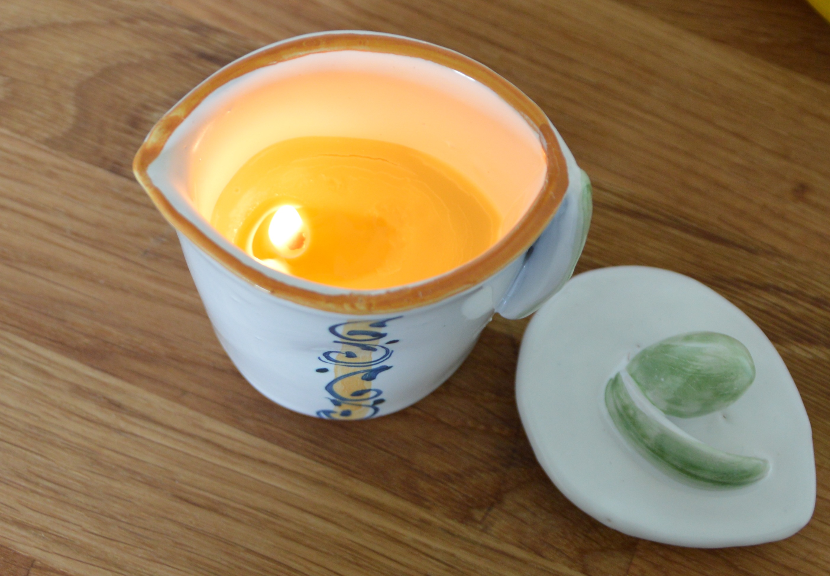 Olivenölkerze mit ätherischem Öl